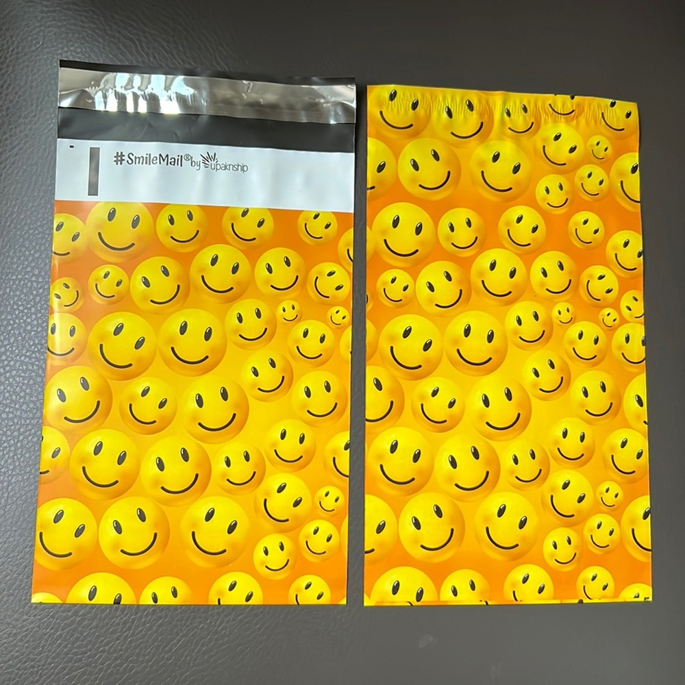 25 pcs Smiley Poly Mailers 6"x9" inches
